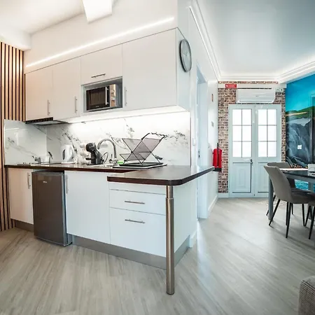 招待所 House Land Sea