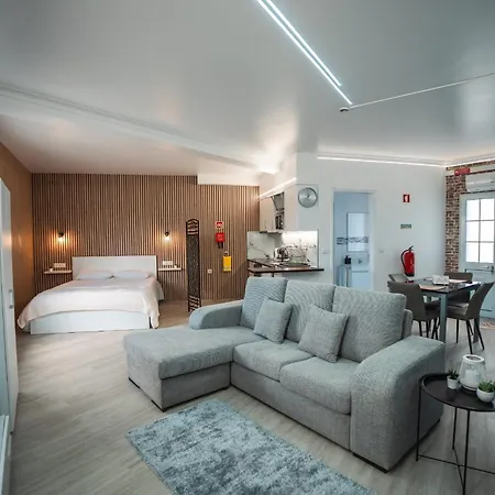 House Land Sea 招待所 4*