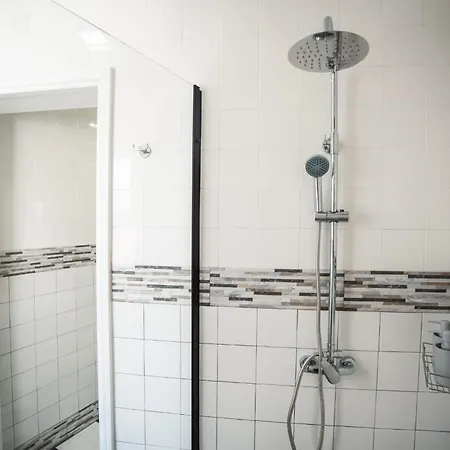 招待所 House Land Sea 4*