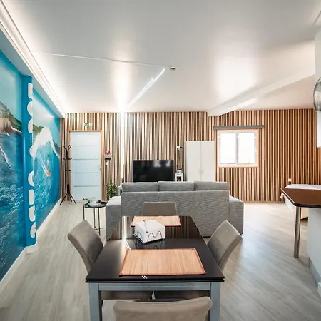 招待所 House Land Sea 4*